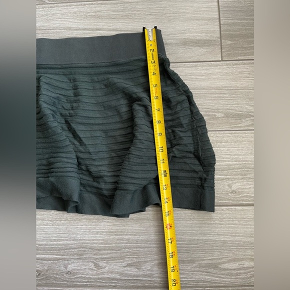 Club Monaco women’s mini skirt deep olive/green and black, size XS••• - Picture 10 of 11